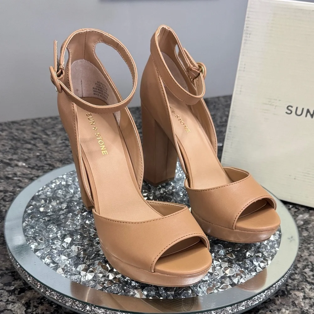 Sun + Stone Reeta nude Women's Beige Ankle Strap platform chunky Heels NEW 9.5